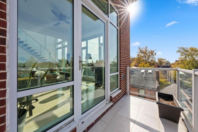 Building Photo - 1145 N High St