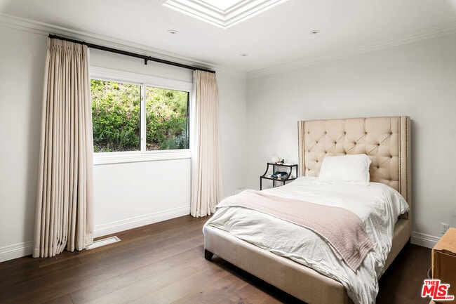 Building Photo - 1845 Loma Vista Dr