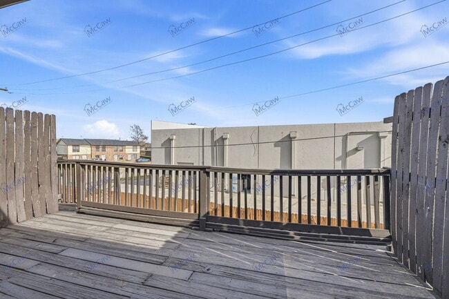 Building Photo - 800 Bluebonnet Dr