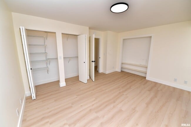 Building Photo - 123 SW Jefferson Ave