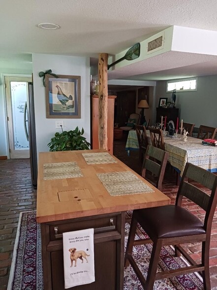 Building Photo - 451 Charlie Dr