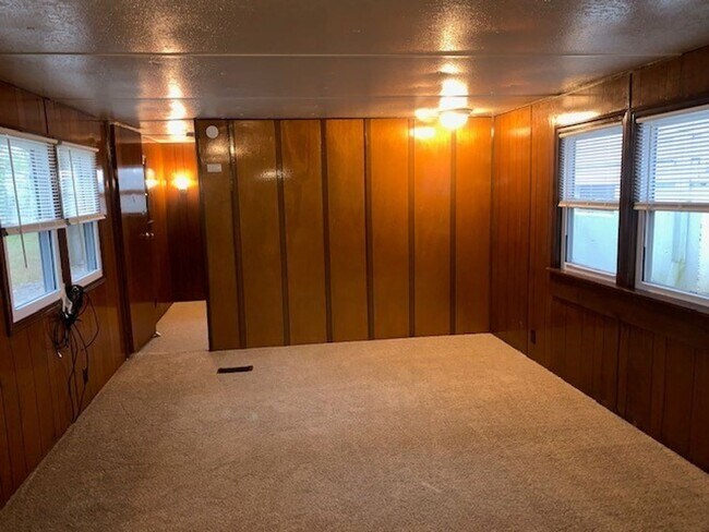 Building Photo - 2 Bed 1 Bath Mobile Home