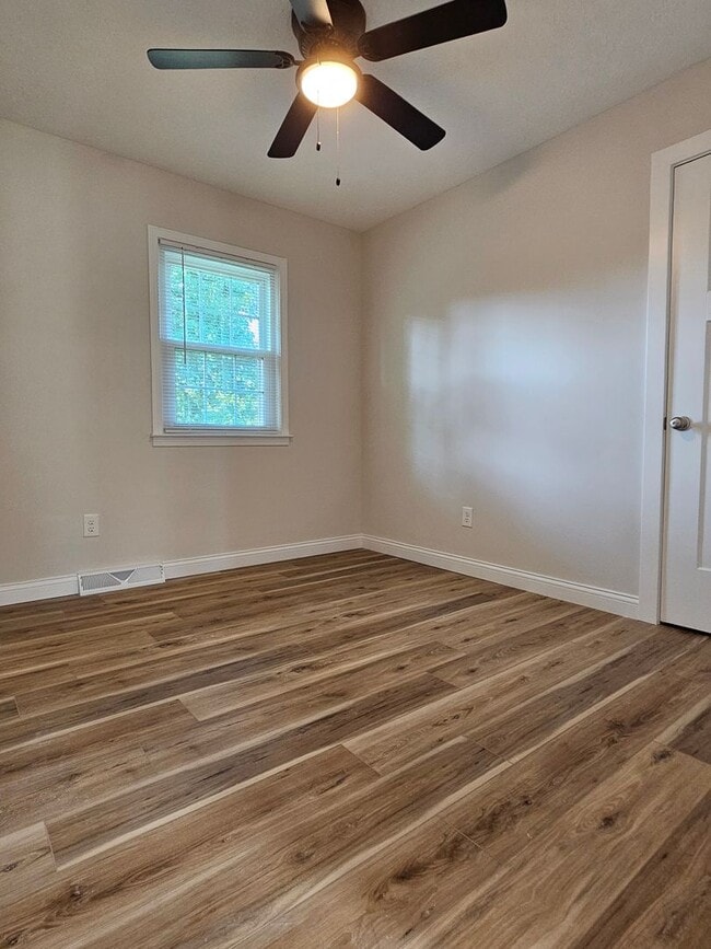 Building Photo - 395 W Crocus Dr