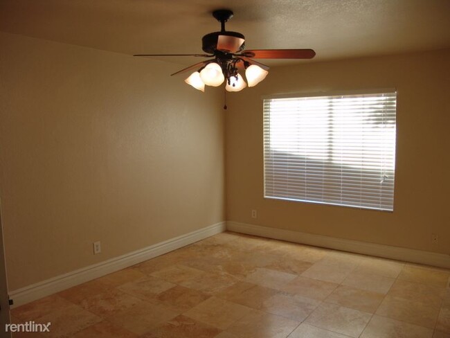 Building Photo - 2 br, 1 bath Condo - 700 East Mesquite Cir...