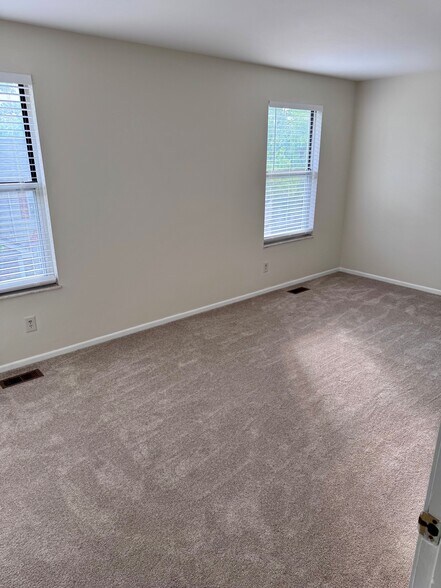 Building Photo - 1720 Azealea Ct