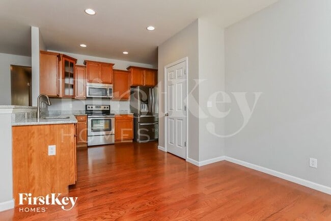 Building Photo - 304 Country Trail Dr