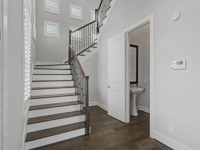 Building Photo - 704 18th St