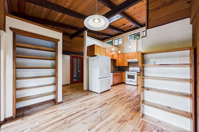 Building Photo - 2910 Greenbriar Ln