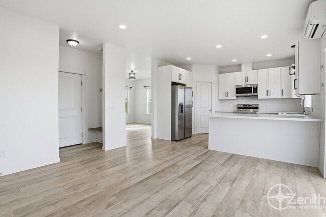 Building Photo - 2015 NE North Fork Ave