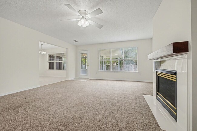 Building Photo - 4 Bedroom in Magnolia Forest in Bluewater Bay!