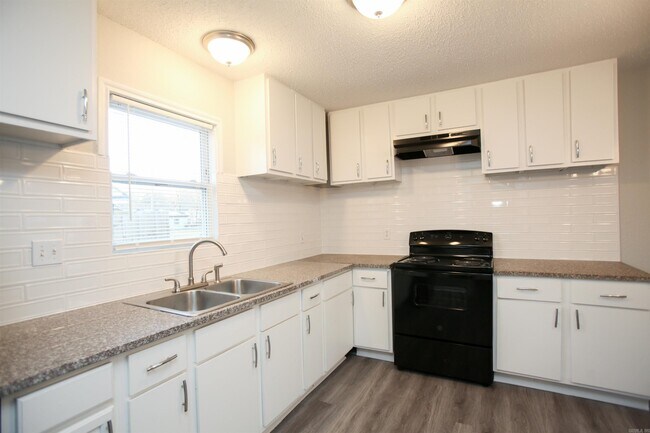 Building Photo - 4501 W 28th St