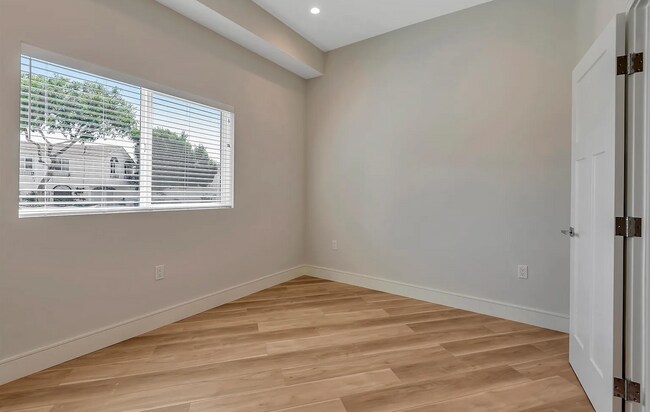 Building Photo - Grant Avenue A