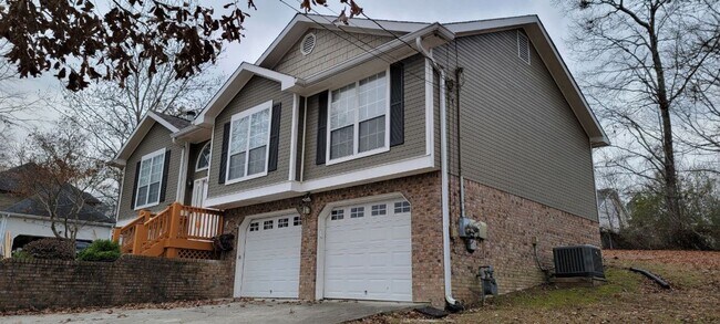 Building Photo - Recently Renovated!!Beautiful 4BR home.