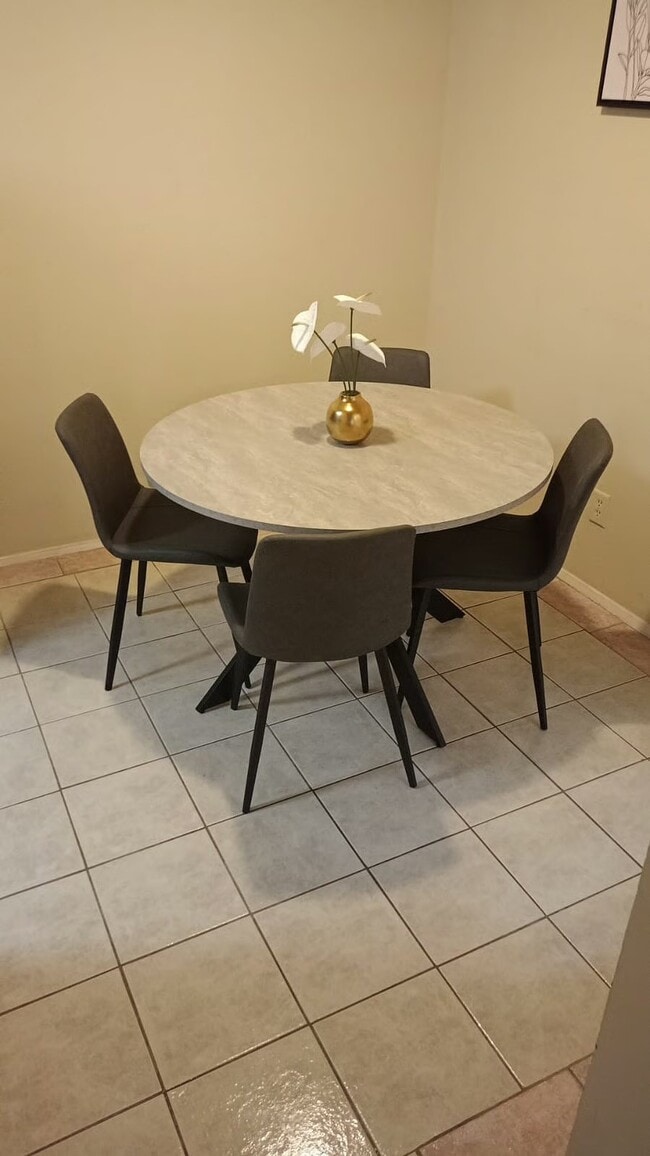 Building Photo - 3300 Pebblebrook Dr