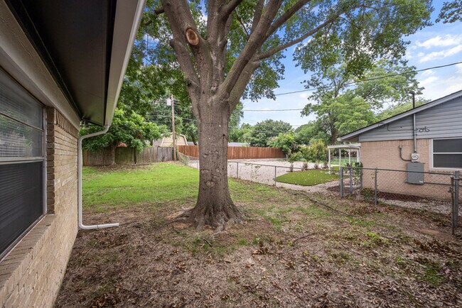 Building Photo - 2510 S Fielder Rd