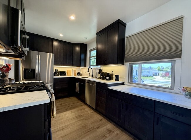 Building Photo - 5530 W 133rd St