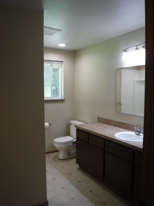 Building Photo - Just Reduced!! Two Bedroom, One Bath duple...