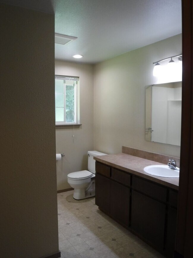 Building Photo - Just Reduced!! Two Bedroom, One Bath duplex in South Hill- One-Level Living on a Quiet Dead End S...
