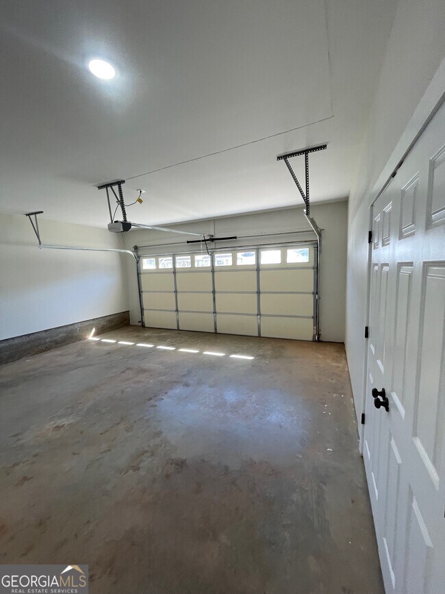 Building Photo - 154 Crestpoint Rd