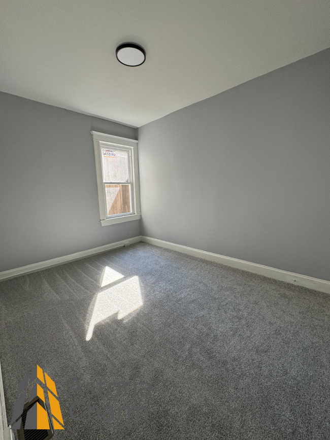 Building Photo - Newly Renovated 3BD/1.5BA townhome in Balt...