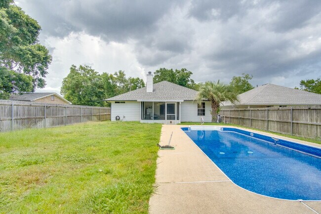 Building Photo - Northeast Pensacola Pool Home with Screened Porch and Fenced Yard