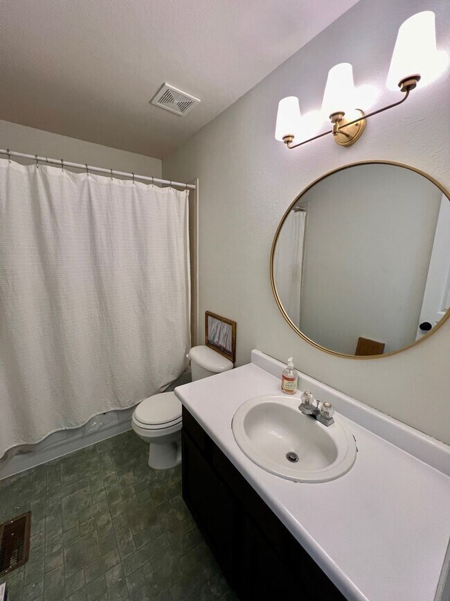 Building Photo - Gorgeous 4 Bedroom Home in Wagon Trails Neighborhood with Walking Trail Access!