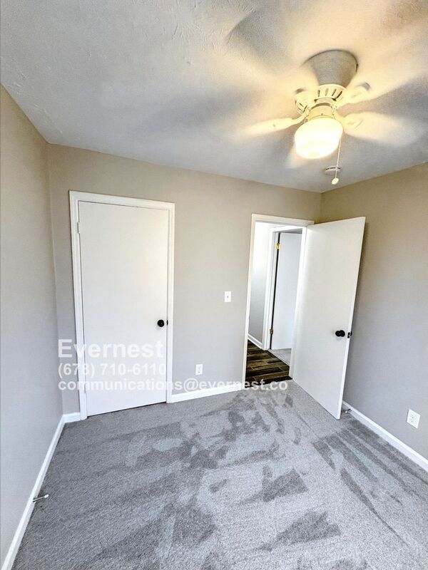 Building Photo - 4060 Day Trail S