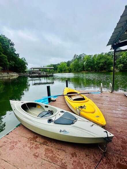 Building Photo - 204 Lake Breeze Ln