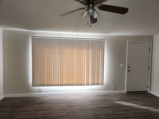 Building Photo - Pet Friendly 3bed : 2bath Home w/ 1 Car De...