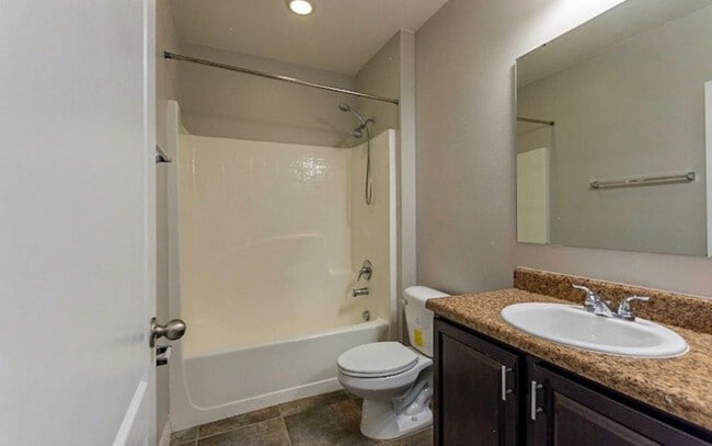 Building Photo - 943 Revere Ave