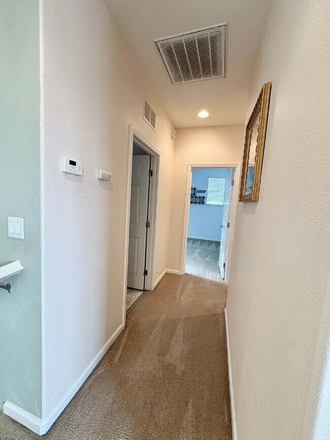 Building Photo - 50% off your first month’s rent move-in special! Spacious 4BR / 2.5BA Home in Pittsburg