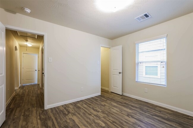 Building Photo - 13122 City Grn Trl