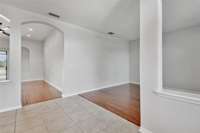Building Photo - 5303 Moon Shell Dr