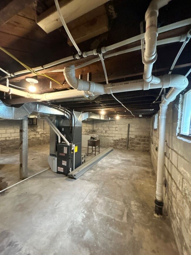 Building Photo - Charming 2-bedroom 1 bath home