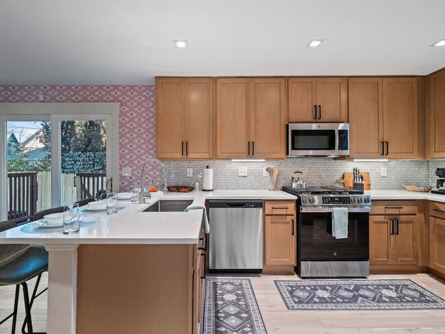 Building Photo - 6110 Ellen Ave