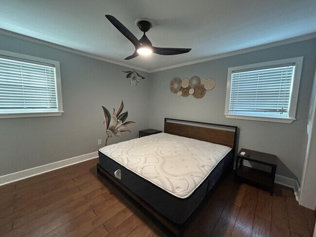 Building Photo - 405 Kingston Rd