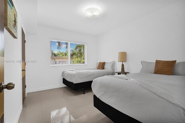 Building Photo - 1025 94th St