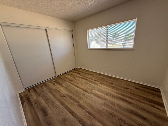 Building Photo - 3711