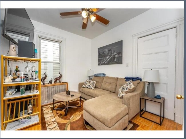 Building Photo - 547 57th St