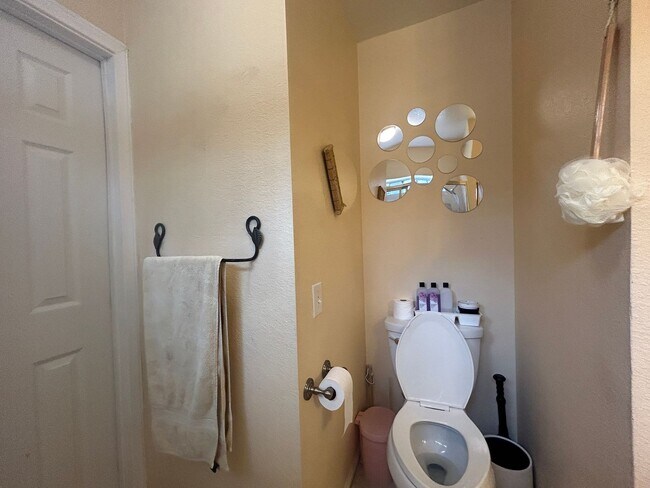 Building Photo - 3 Bedroom + Loft + Office Oceanside Home