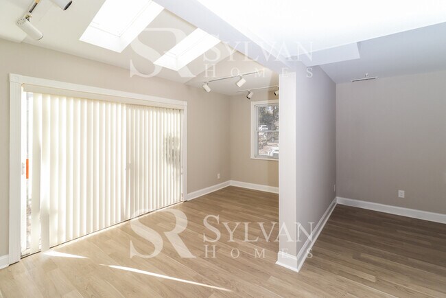 Building Photo - Updated 3BR home in Crownsville available now!