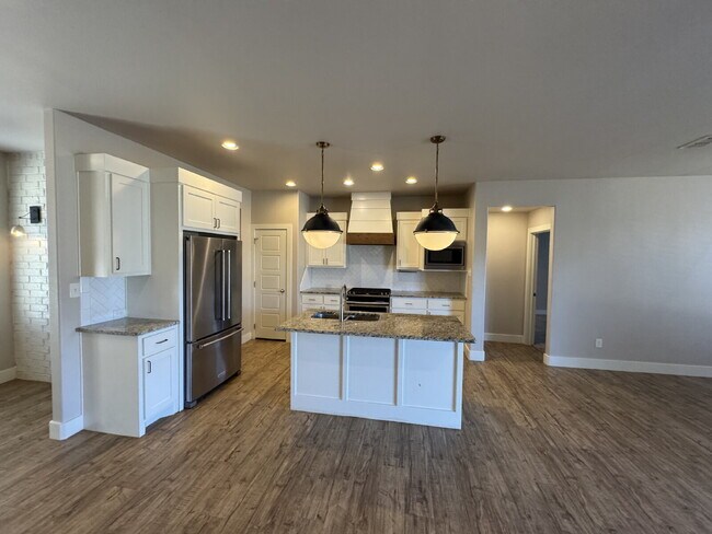 Building Photo - Beautiful Spacious Home in Cooper Schools!