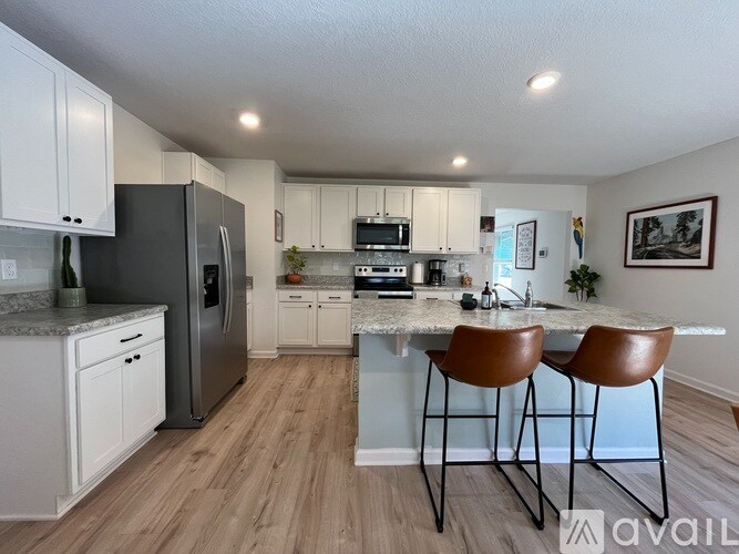 Building Photo - 5236 Peach Dr