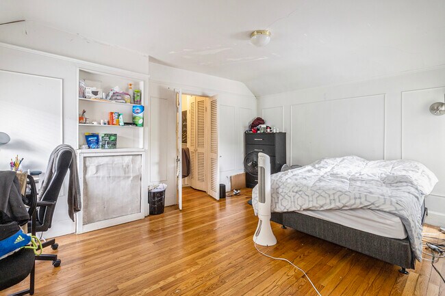 Building Photo - 415 N Thayer St