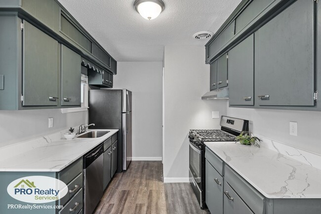 Building Photo - 2 Bedroom Home