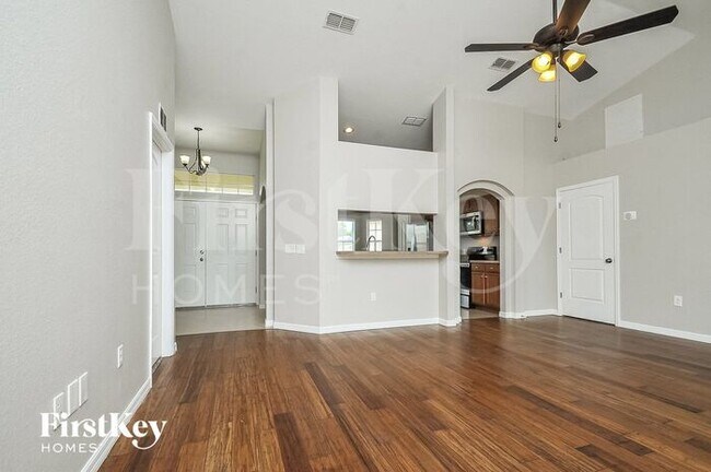 Building Photo - 5203 Ashwood Dr