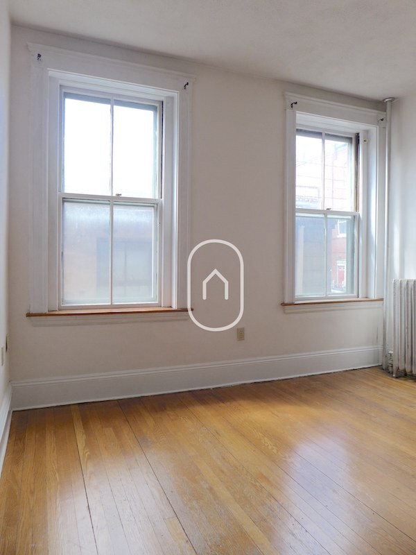 Building Photo - 1693 Beacon St