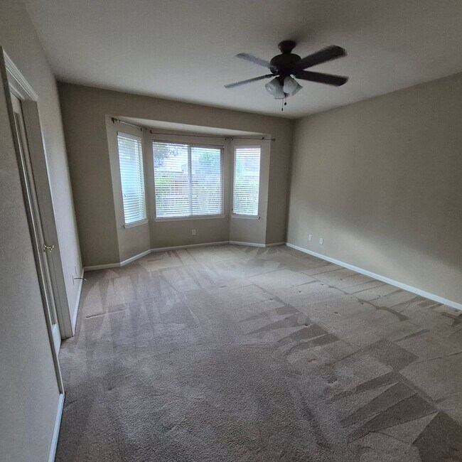 Building Photo - Excellent single story floor plan, nice area of Elk Grove