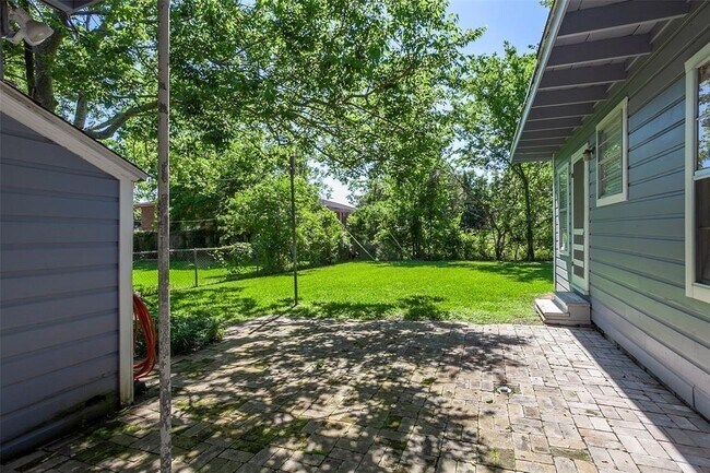 Building Photo - Beaumont 25th