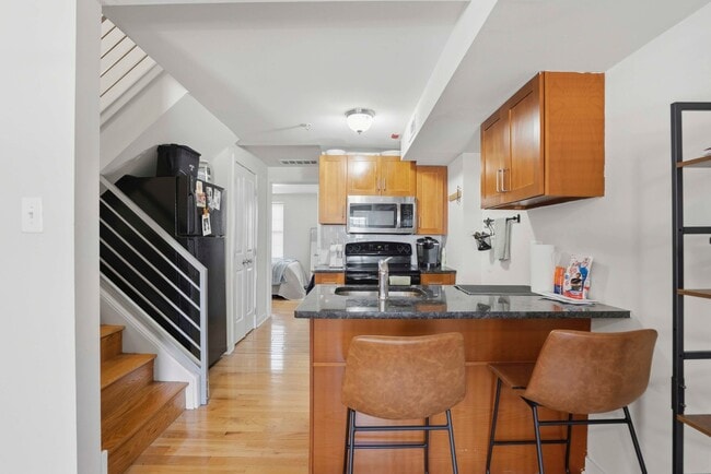 Building Photo - 520 S 4th St